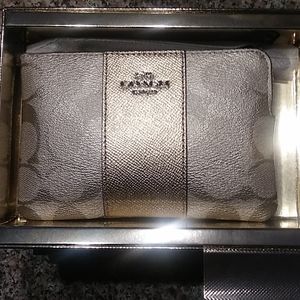 COACH|| Boxed Wristlet (2019)